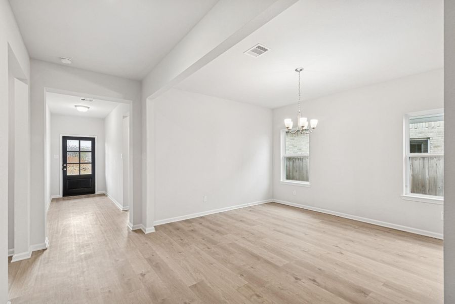 Spacious, unfurnished interior of a new home in Sierra Vista, Rosharon (Image 23).