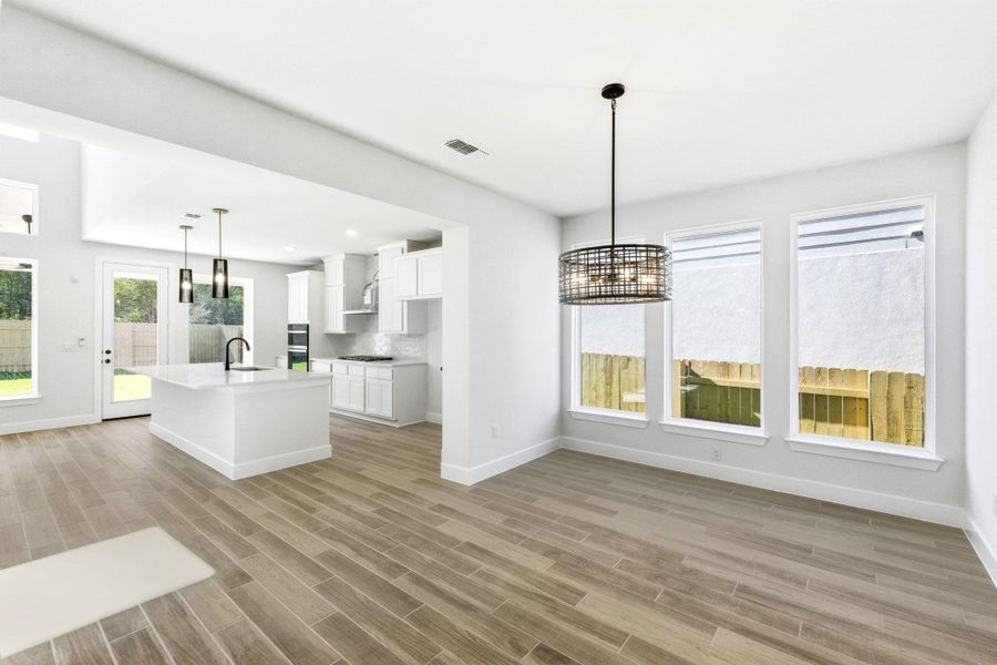 Spacious, unfurnished interior of a new home in The Colony, Bastrop (Image 18).