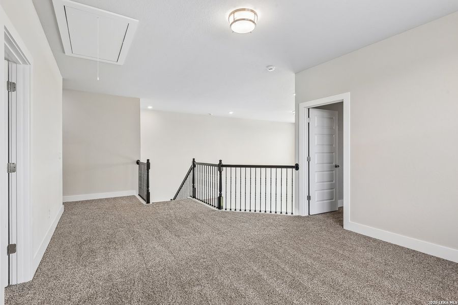Spacious, unfurnished interior of a new home in Weltner Farms 60’s, New Braunfels (Image 37).