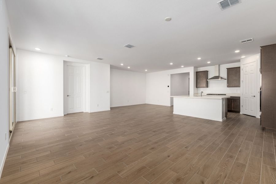 Spacious, unfurnished interior of a new home in Tierra Vistoso, Surprise (Image 7).