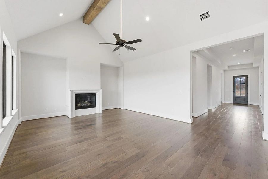Spacious, unfurnished interior of a new home in , Smithville (Image 8).