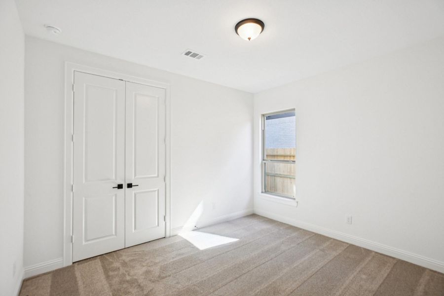 Spacious, unfurnished interior of a new home in Evergreen 50', Conroe (Image 32).