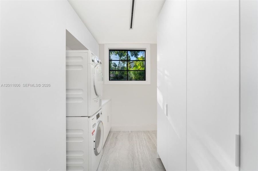 Spacious, unfurnished interior of a new home in , Miami (Image 21).