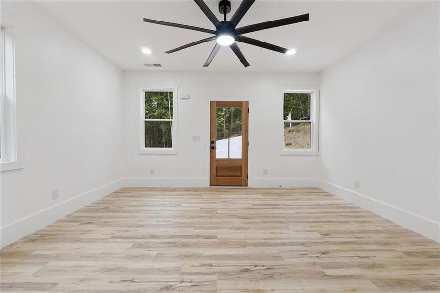 Spacious, unfurnished interior of a new home in , Gainesville (Image 20).