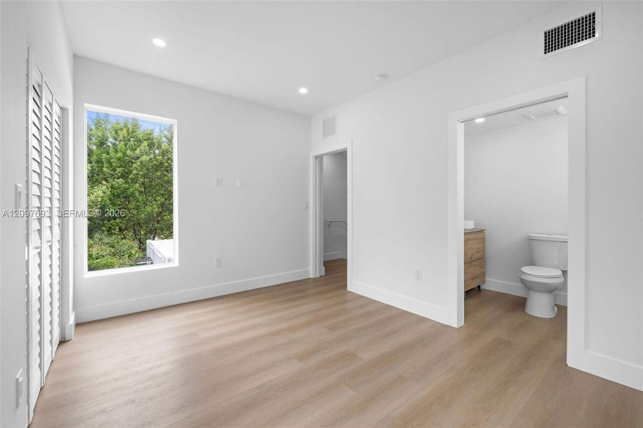 Spacious, unfurnished interior of a new home in , South Miami (Image 22).