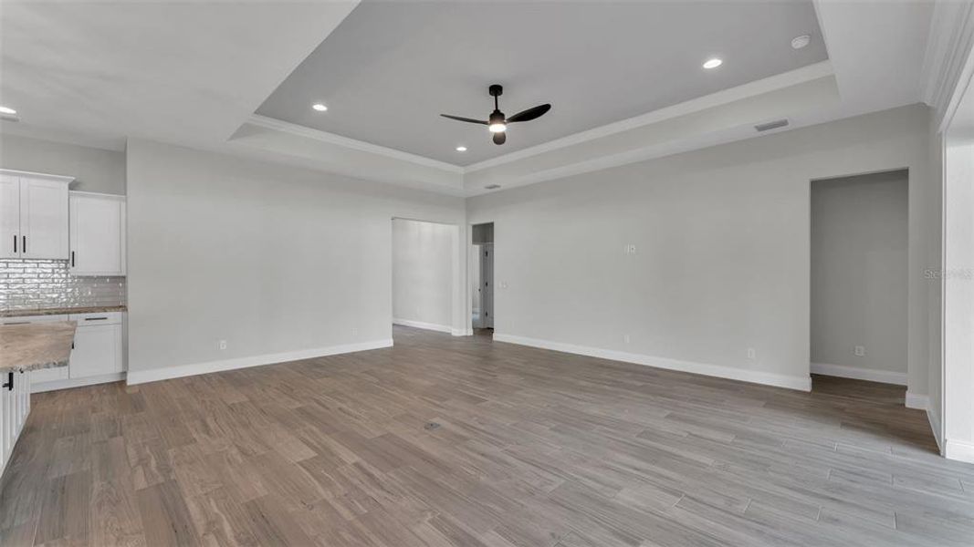 Spacious, unfurnished interior of a new home in , Lakeland (Image 40).