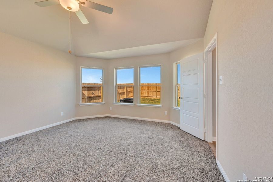 Spacious, unfurnished interior of a new home in Park Place, New Braunfels (Image 35).