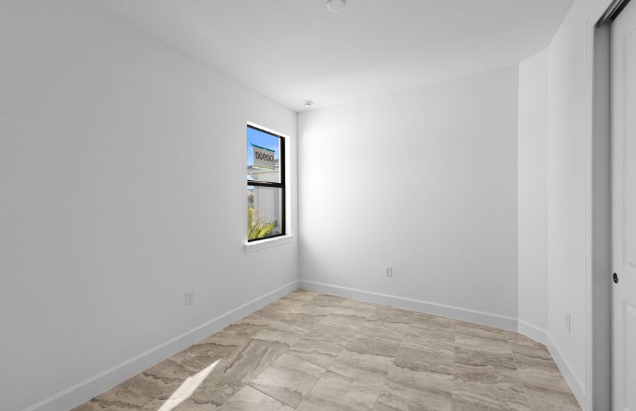 Spacious, unfurnished interior of a new home in Del Webb Catalina, Lakewood Ranch (Image 14).