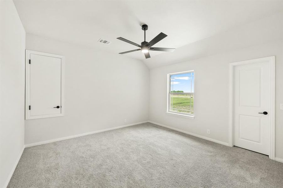 Spacious, unfurnished interior of a new home in The Oaks, Red Oak (Image 34).