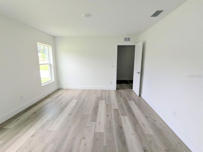 Spacious, unfurnished interior of a new home in , Fort Meade (Image 11).