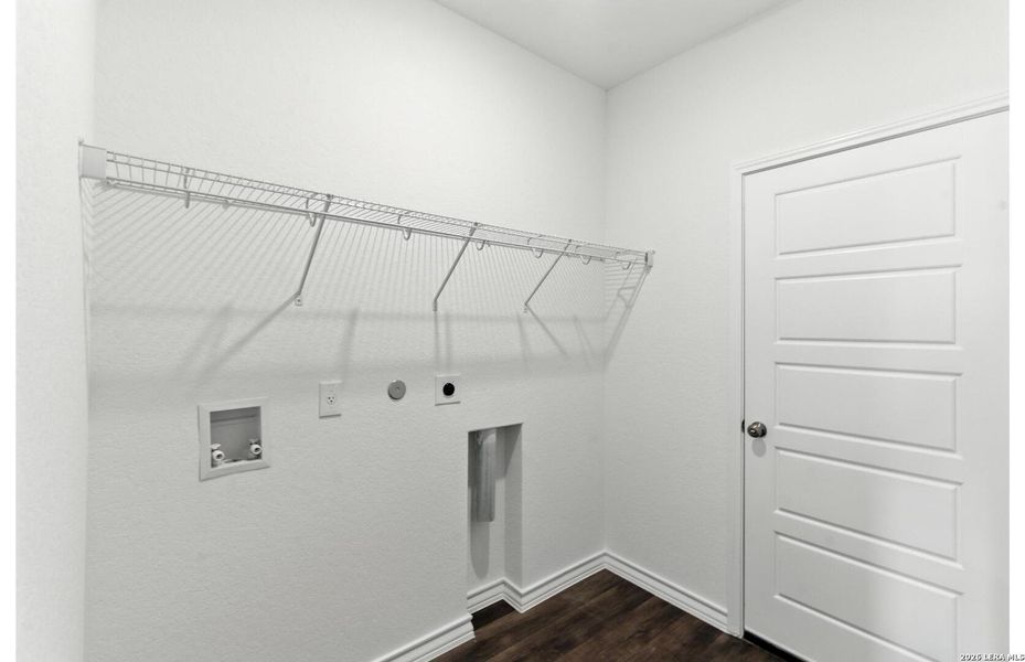 Spacious, unfurnished interior of a new home in Corley Farms, Boerne (Image 18).