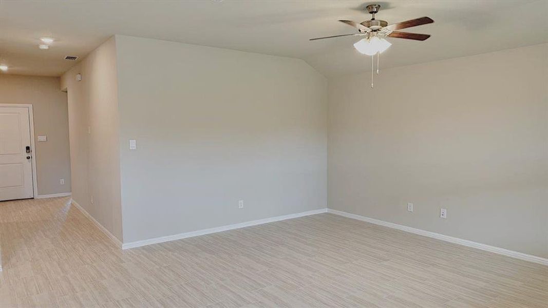 Spacious, unfurnished interior of a new home in Highlands at Chapel Creek, Fort Worth (Image 15).