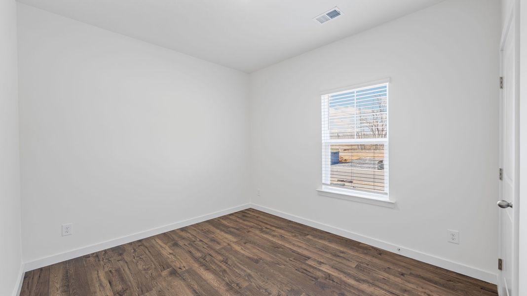 Spacious, unfurnished interior of a new home in The Cove at Thrasher Landing, Hixson (Image 9).