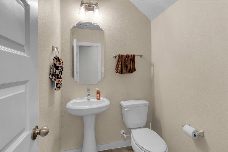 Furnished interior view inside a new home in Fairpark Village, Rosenberg (Image 16).