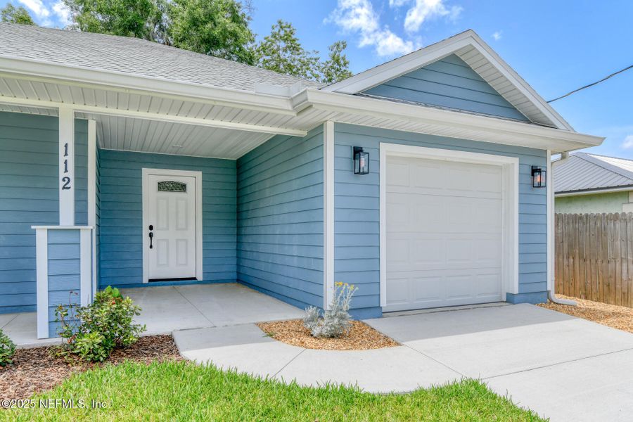 Exterior details and patio area of a home in , Palatka (Image 19).