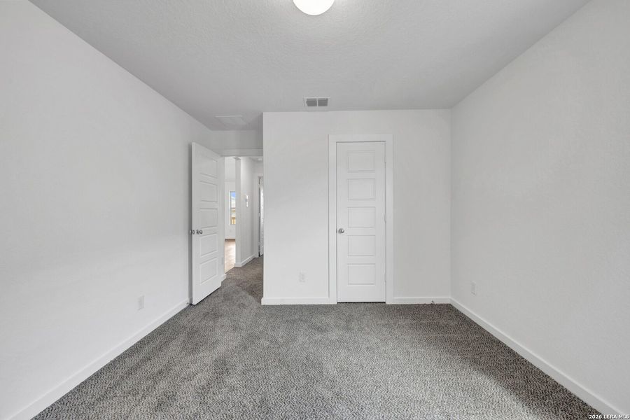 Spacious, unfurnished interior of a new home in Winding Brook, San Antonio (Image 43). Spacious, unfurnished interior of a new home in Winding Brook, San Antonio (Image 43).