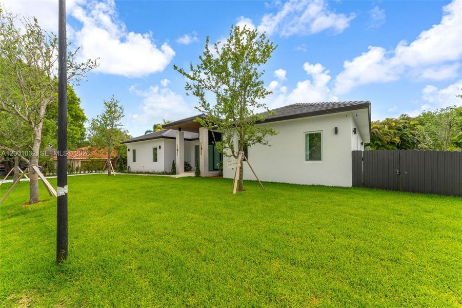 Exterior details and patio area of a home in , Cutler Bay (Image 4).