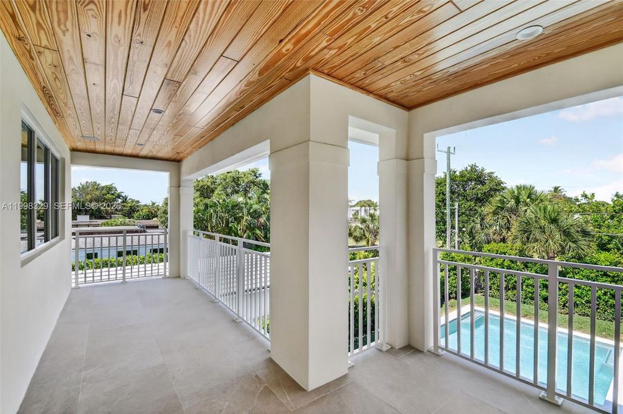 Exterior details and patio area of a home in , Lake Worth (Image 37).