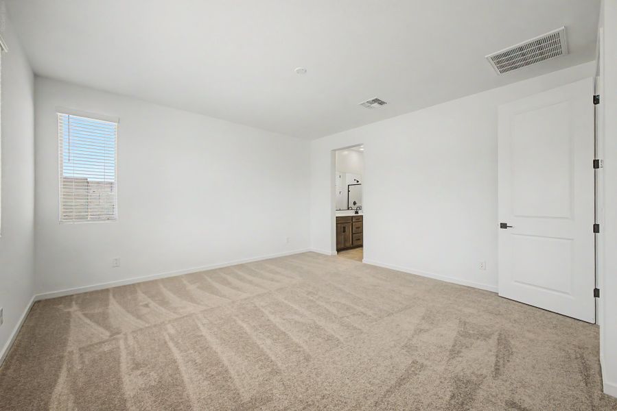 Spacious, unfurnished interior of a new home in Copper Falls, Buckeye (Image 6).