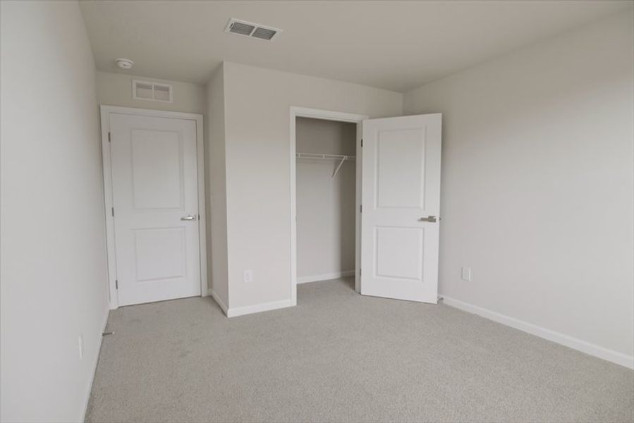 Spacious, unfurnished interior of a new home in Canterbrook Farms, Fountain Inn (Image 20).