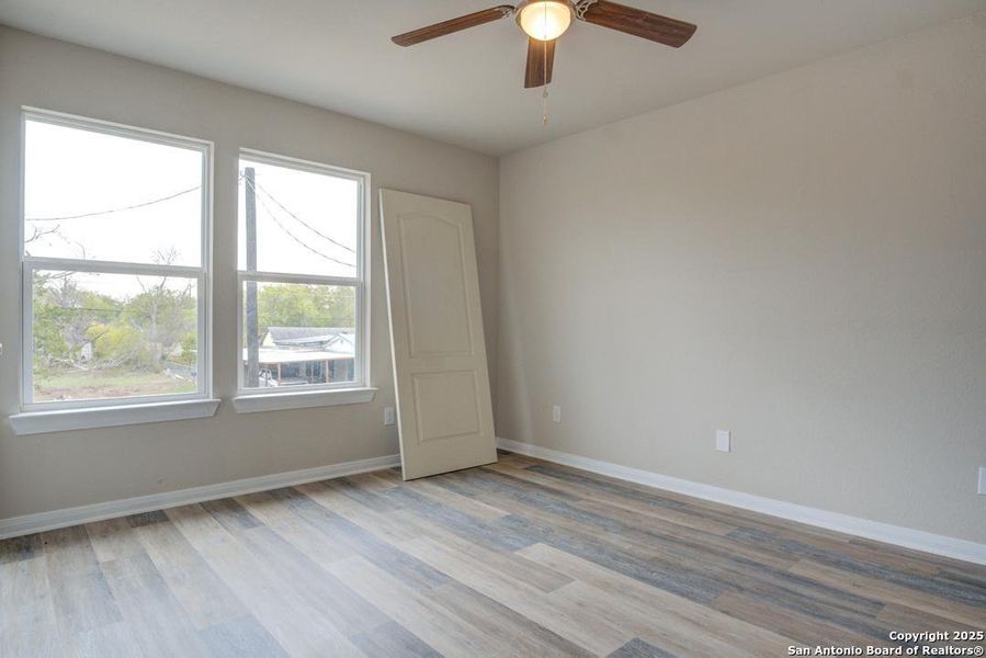 Spacious, unfurnished interior of a new home in , San Antonio (Image 15).