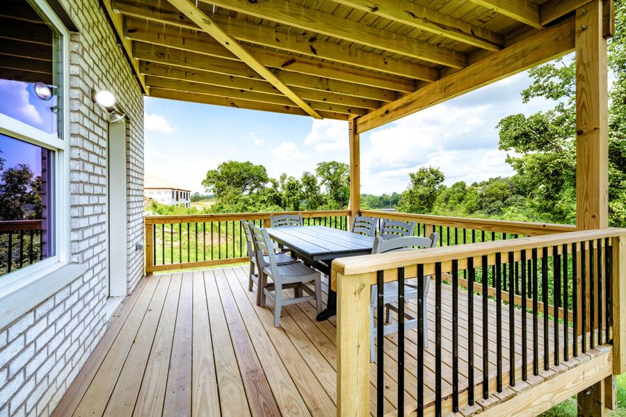 Representative exterior details of a home built from the Clay by Fischer Homes in Veranda Manor, Canton (Image 4).