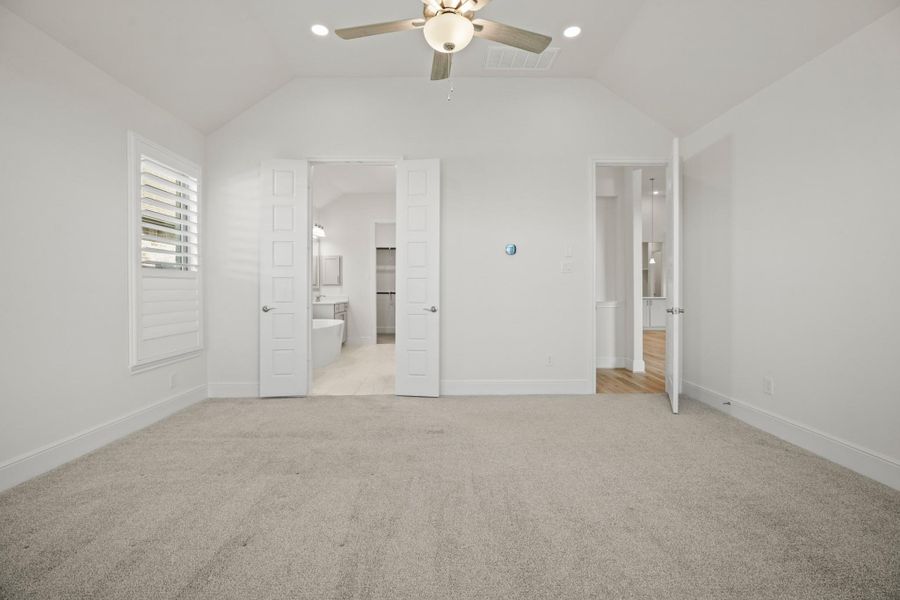 Spacious, unfurnished interior of a new home in Westwood, League City (Image 22). Spacious, unfurnished interior of a new home in Westwood, League City (Image 22).