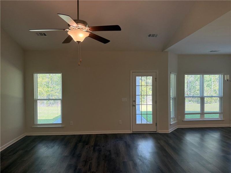 Spacious, unfurnished interior of a new home in , Bloomingdale (Image 19).