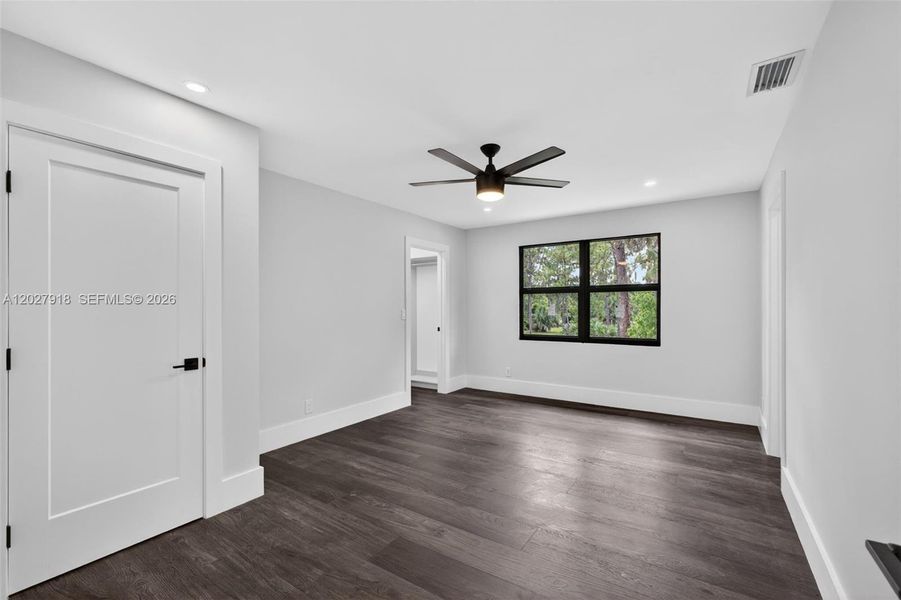 Spacious, unfurnished interior of a new home in , Palm Beach Gardens (Image 72).