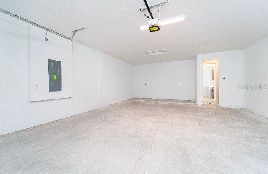 Spacious, unfurnished interior of a new home in Tesoro Club, Port St. Lucie (Image 24).