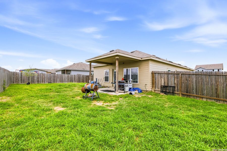 Exterior details and patio area of a home in Lonesome Dove, San Antonio (Image 4).