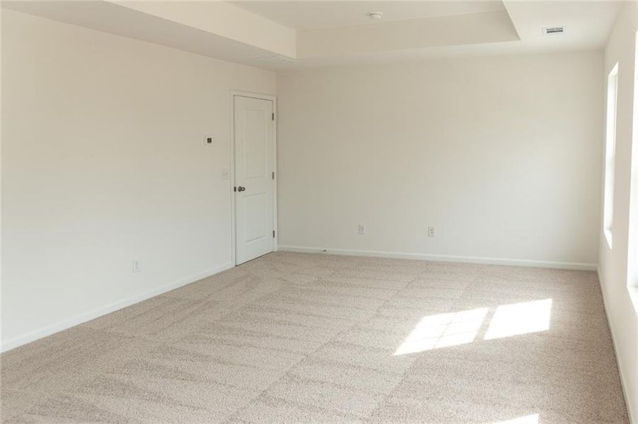 Spacious, unfurnished interior of a new home in , Jefferson (Image 23).