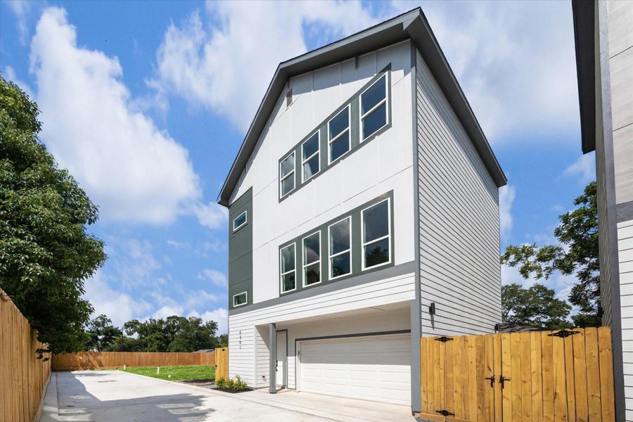 Welcome to 6341 West Montgomery, brand new construction only minutes from Garden Oaks, Oak Forest and The Heights. Welcome to 6341 West Montgomery, brand new construction only minutes from Garden Oaks, Oak Forest and The Heights.