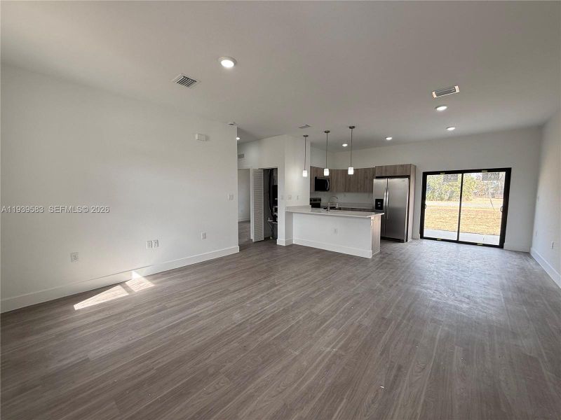 Spacious, unfurnished interior of a new home in , Labelle (Image 15).