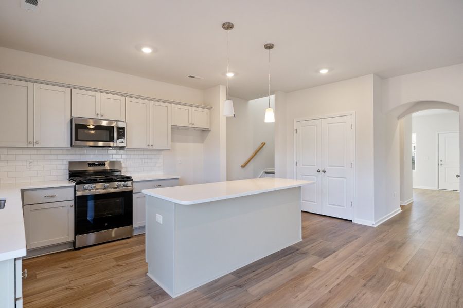 Furnished interior view inside a new home in Richmond Hill, Inman (Image 9).