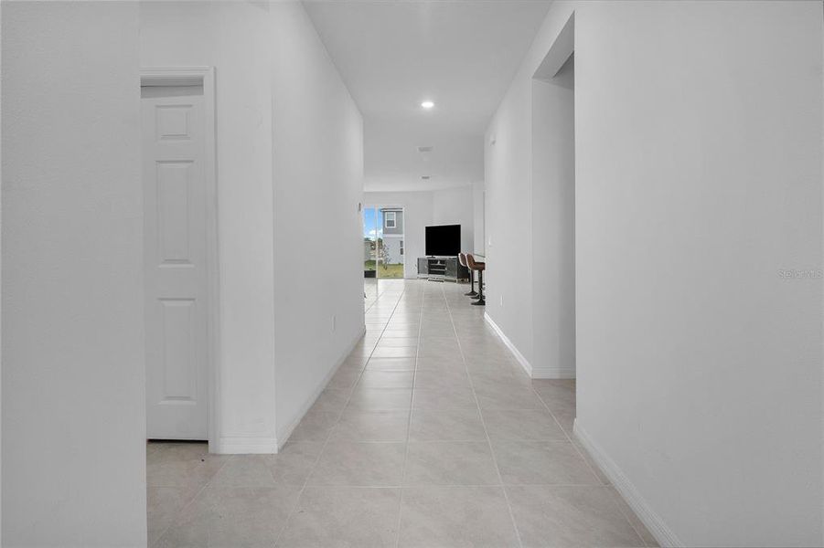 Spacious, unfurnished interior of a new home in , Davenport (Image 17).