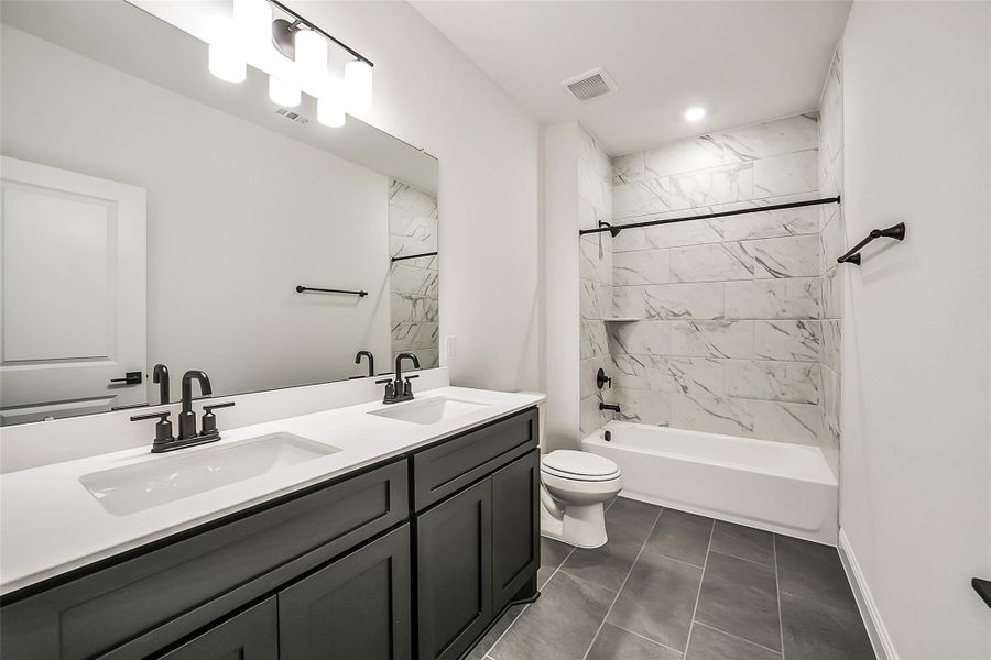 Furnished interior view inside a new home in Sienna 40', Missouri City (Image 7). Furnished interior view inside a new home in Sienna 40', Missouri City (Image 7).