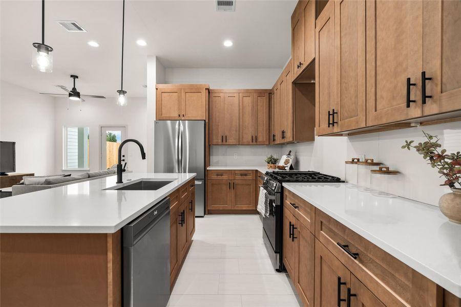Kitchen – Previous work by the builder in the community, not representation of exact unit listed. Kitchen – Previous work by the builder in the community, not representation of exact unit listed.