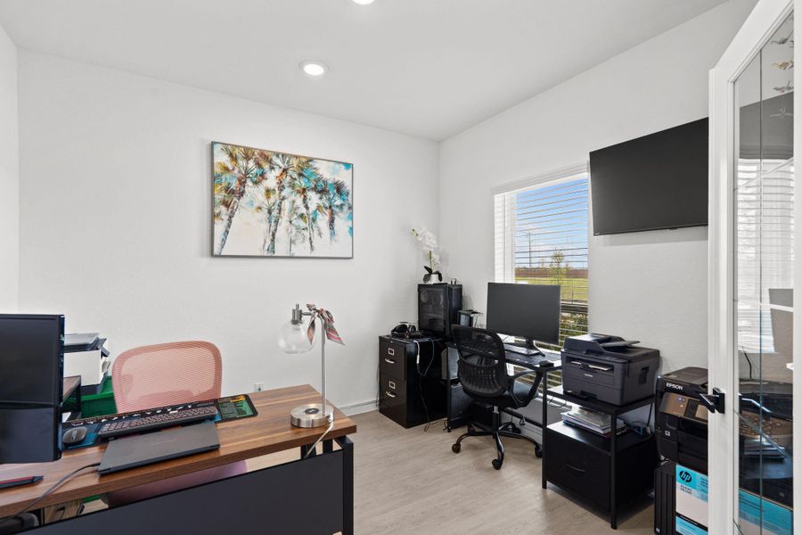Furnished interior view inside a new home in Lago Mar, Texas City (Image 31).