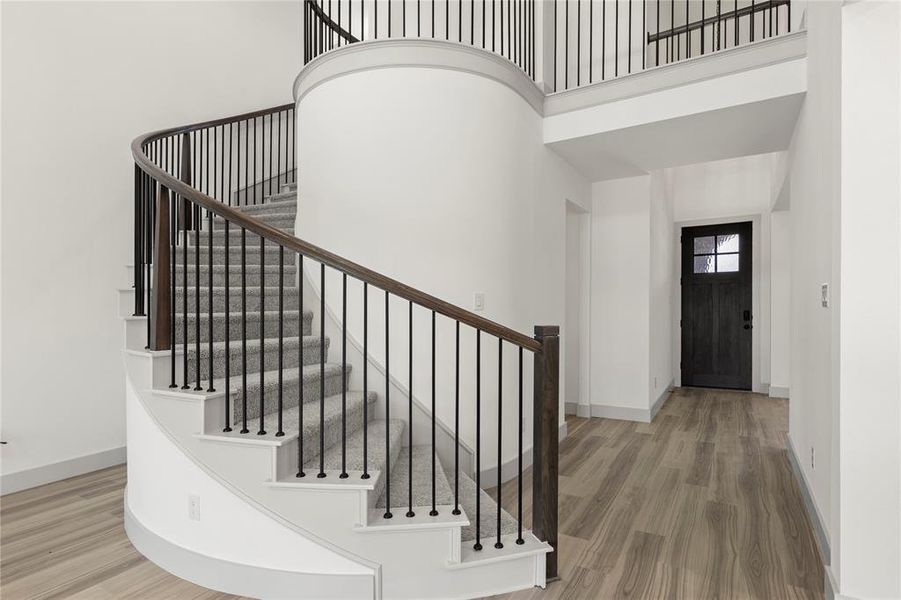 Spacious, unfurnished interior of a new home in Inspiration, Seis Lagos (Image 19).