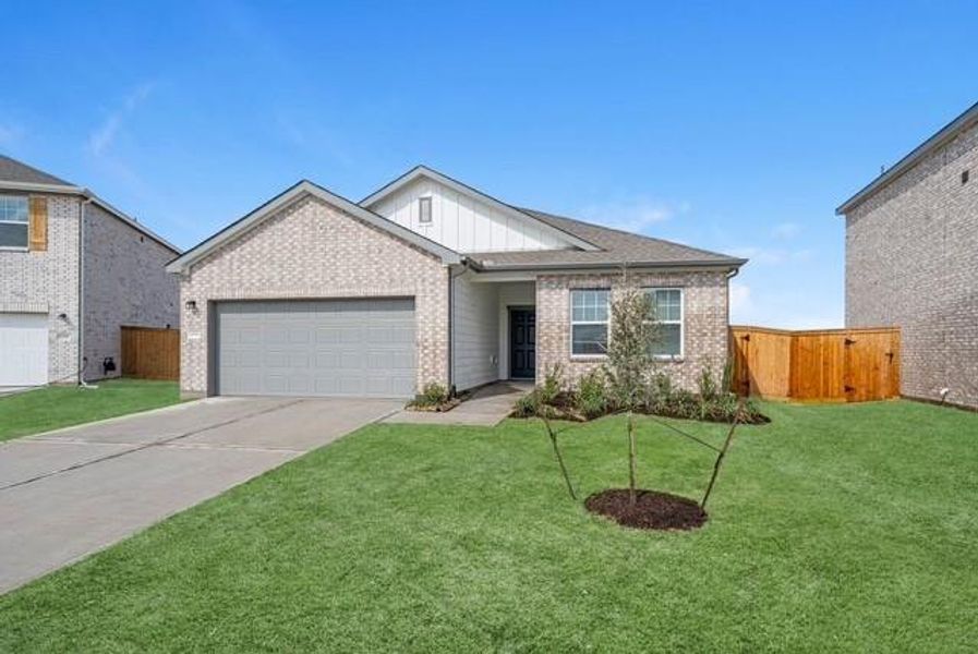 Exterior details and patio area of a home in Sunterra Lakes, Brookshire (Image 13).