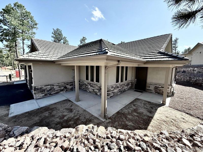 Covered Front Porch. Covered Front Porch.