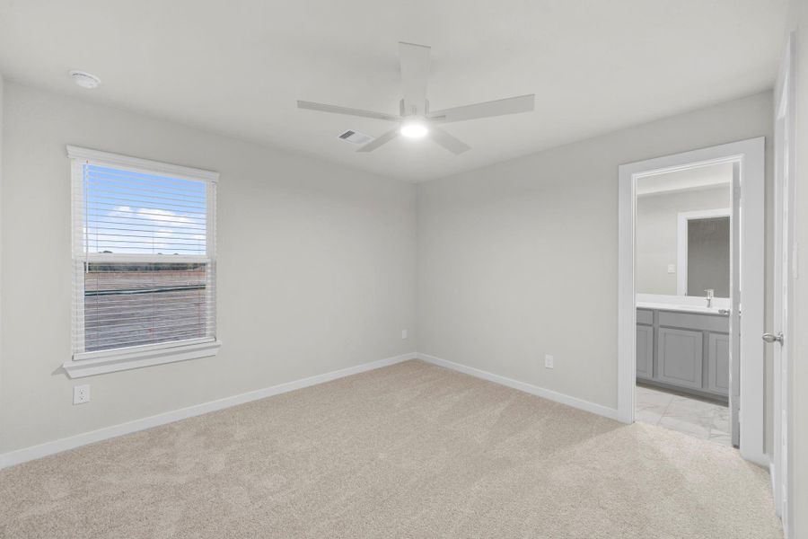 Spacious, unfurnished interior of a new home in Briarwood Crossing, Rosenberg (Image 28).