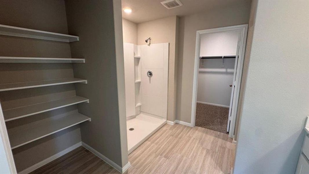 Spacious, unfurnished interior of a new home in Meadowbrook Estates, Cleburne (Image 11).