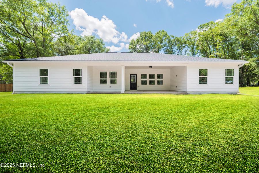 Exterior details and patio area of a home in , Middleburg (Image 19).