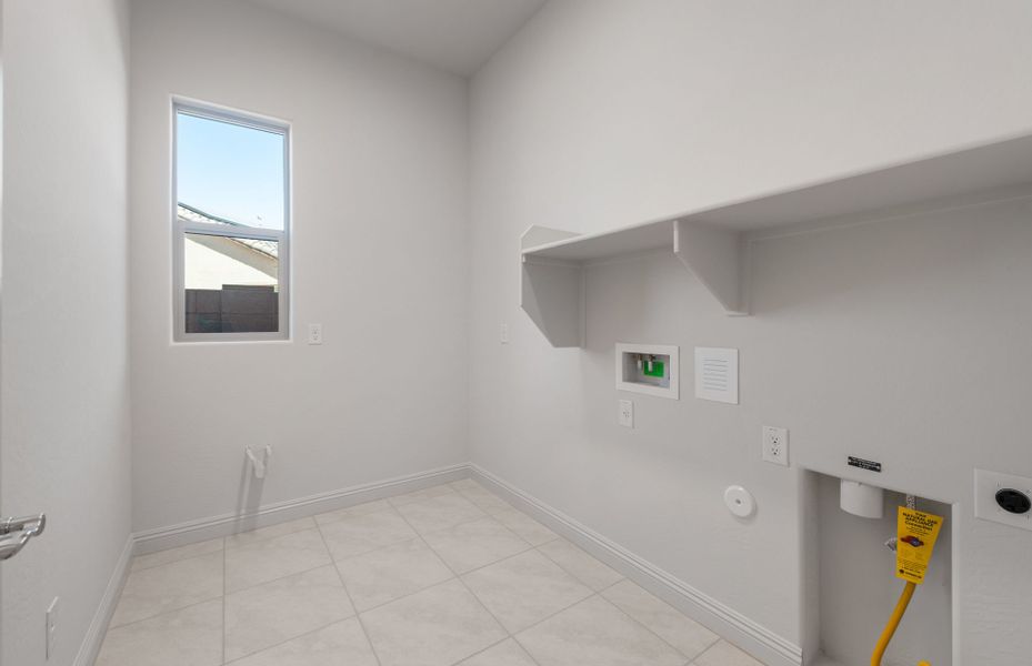 Spacious, unfurnished interior of a new home in Artisan at Asante, Surprise (Image 20).