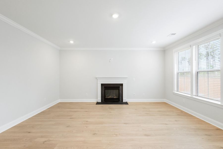 Spacious, unfurnished interior of a new home in Tidewater at Lakes of Cane Bay, Summerville (Image 45).