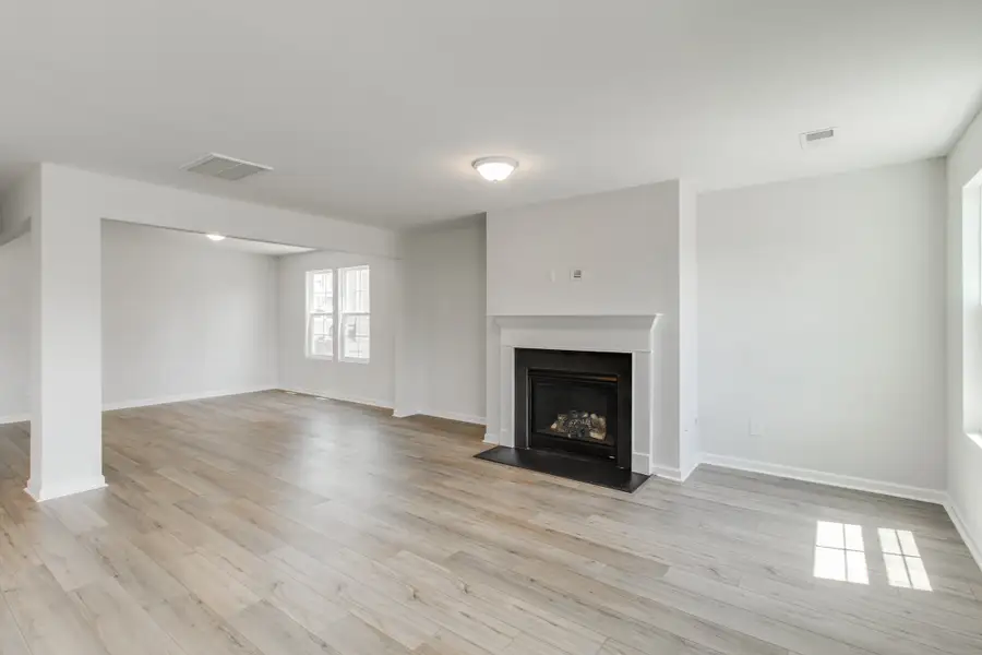 Spacious, unfurnished interior of a new home in Ellington, Elgin (Image 6).