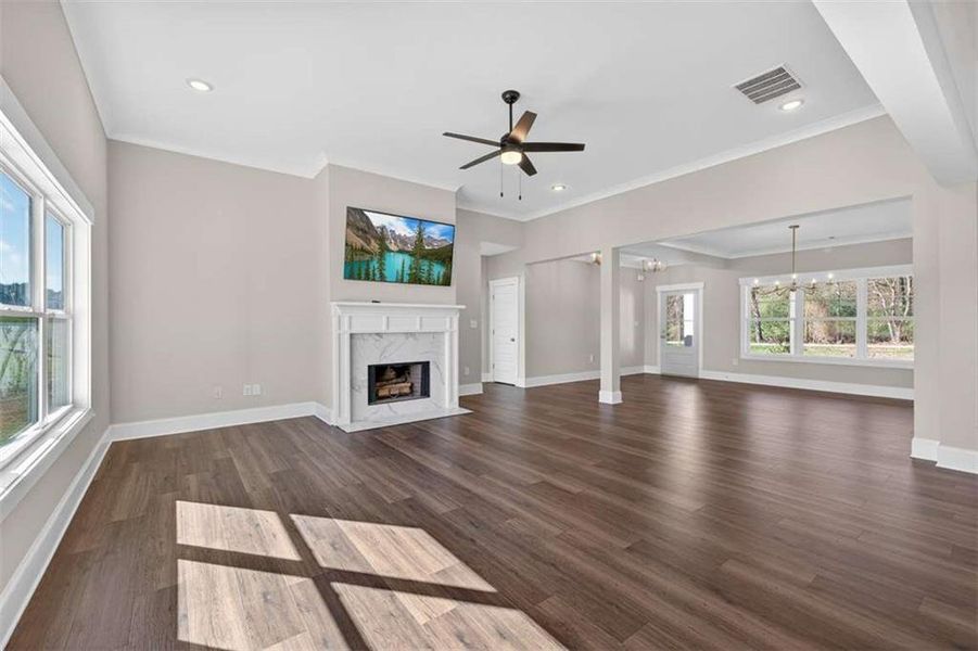 Spacious, unfurnished interior of a new home in , Comer (Image 44).