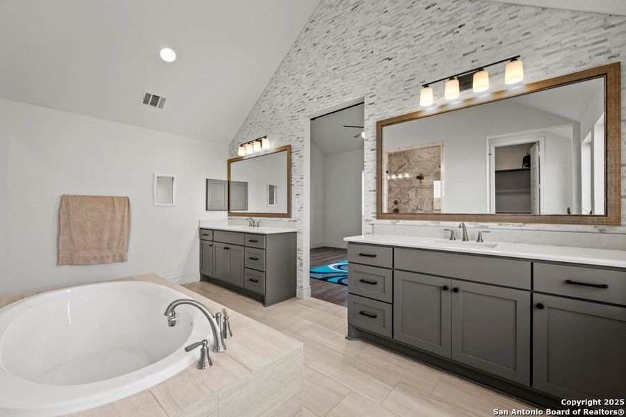 Furnished interior view inside a new home in La Cima 60', San Marcos (Image 11).